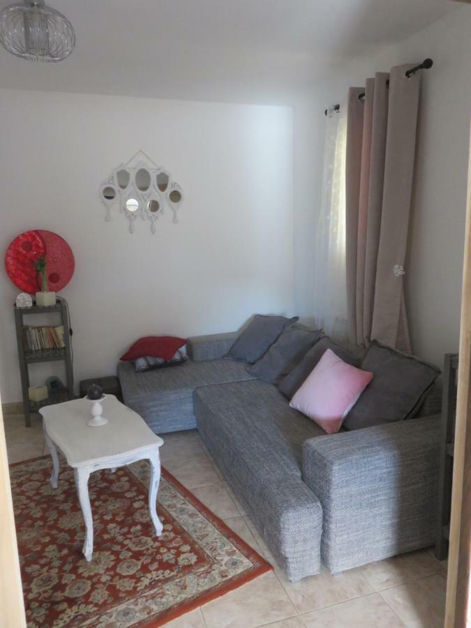 Charmant Appartement Saint Gely Cornillon Exterior foto
