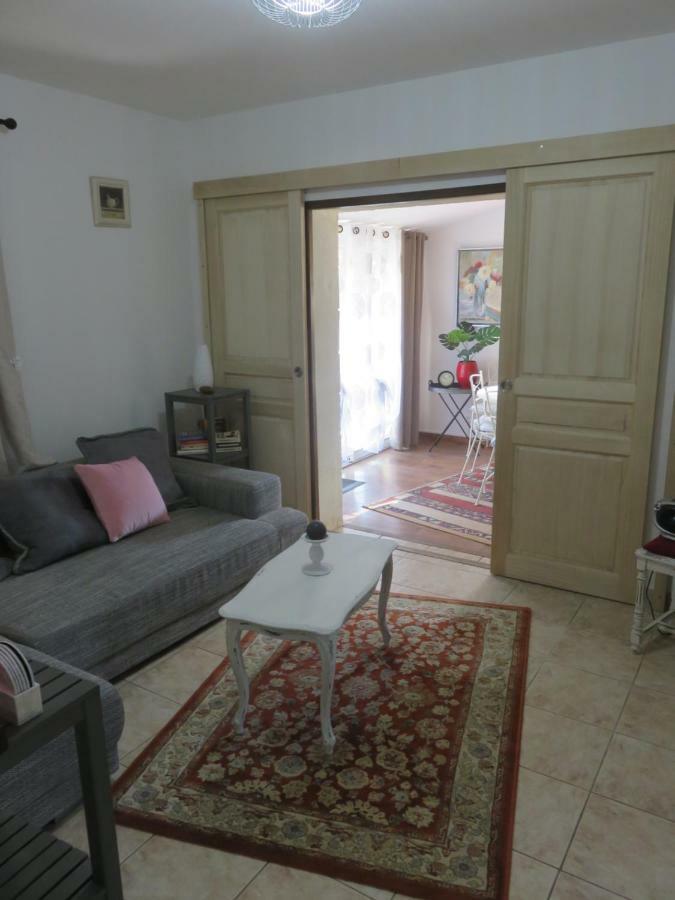 Charmant Appartement Saint Gely Cornillon Exterior foto